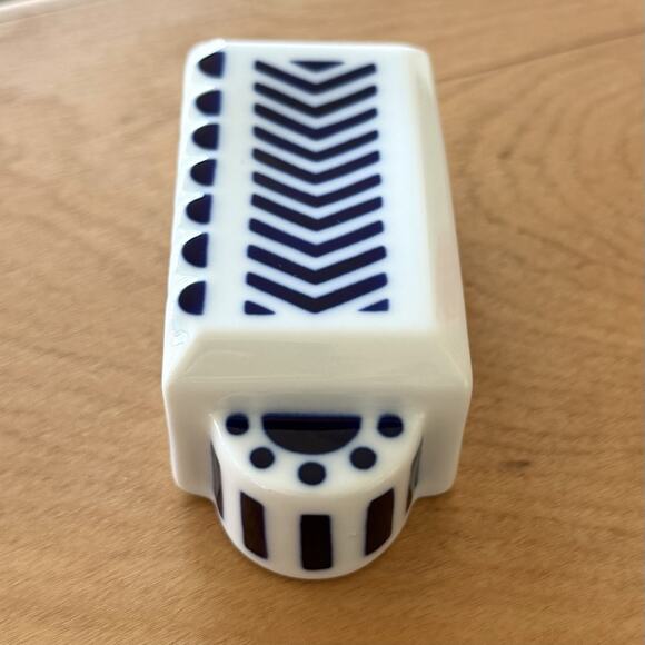 Sargadelos Porcelain Wind-Up Music Box Blue & White - Galicia, Spain - Picture 4 of 9